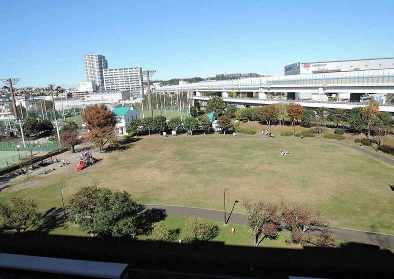 フロール新杉田>物件前広場