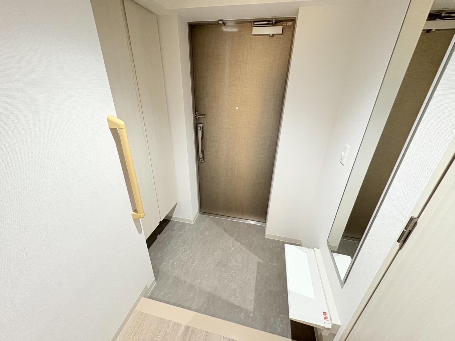 フロール横浜三ツ沢>玄関