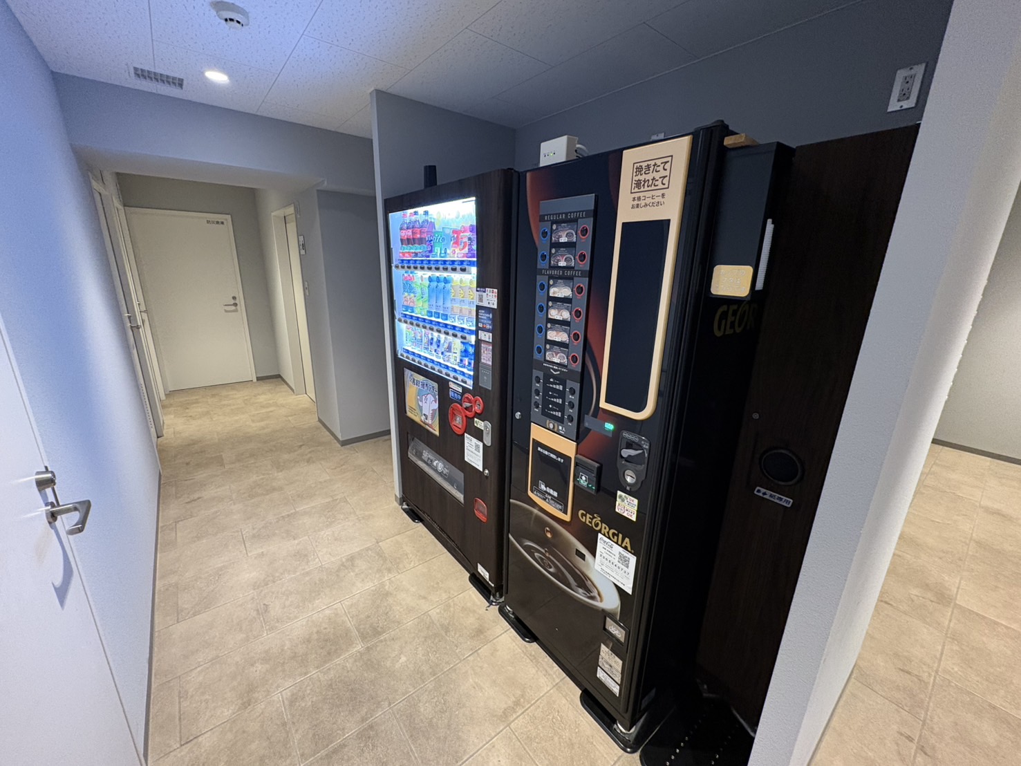 フロール横浜三ツ沢>自動販売機