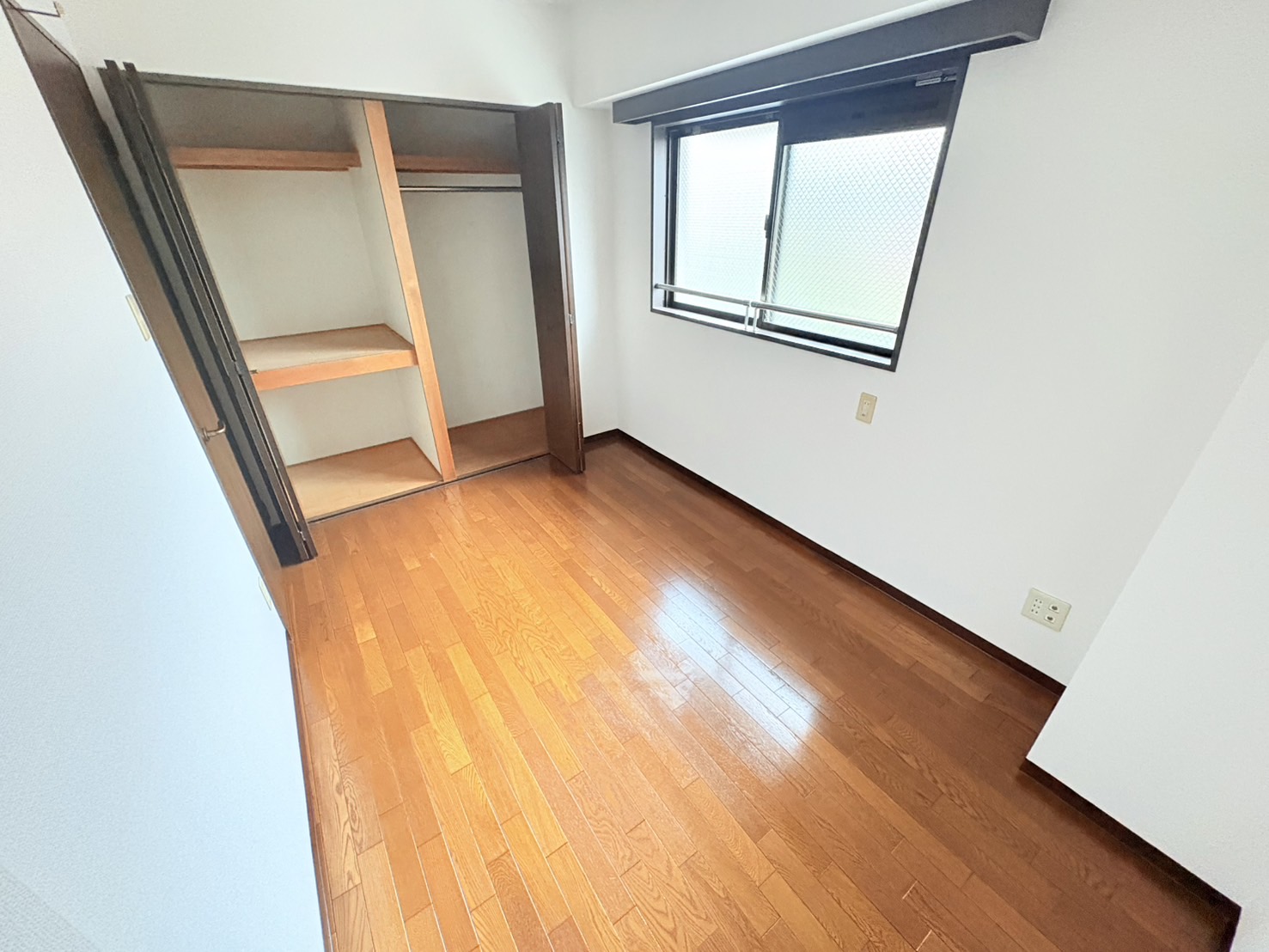 ベルメゾン北越谷>洋室①