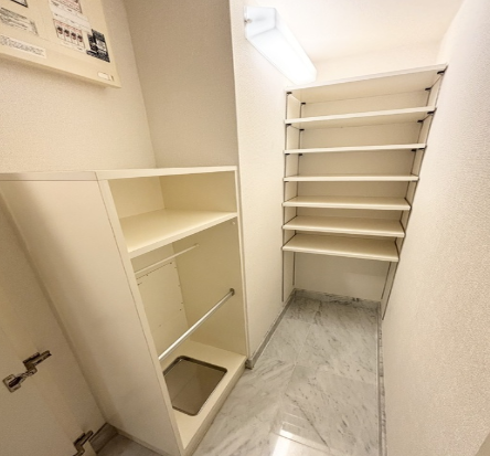 シャレール広尾>シューズクローゼット