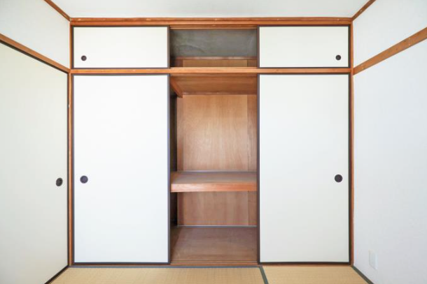 泉南一丘団地＞和室　押し入れ