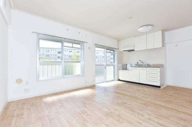 鶴山台団地＞リビングダイニング