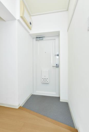 鶴山台団地＞玄関