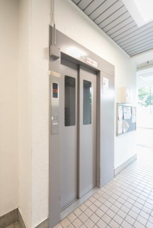 北緑丘団地＞エレベーター