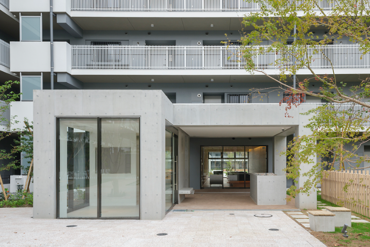 カーメスト用賀馬事公苑＞エントランス