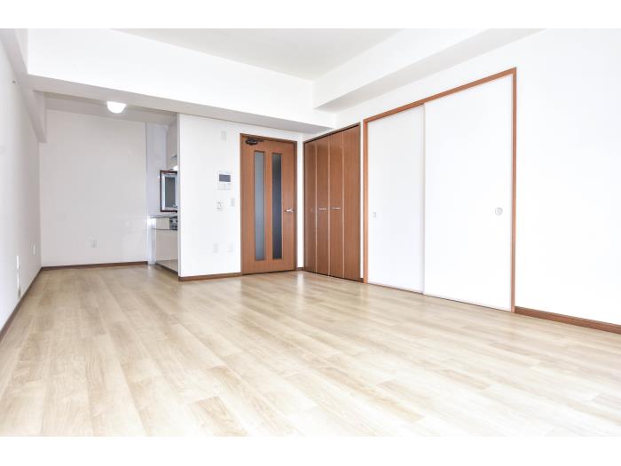 HAT神戸・灘の浜＞内観①