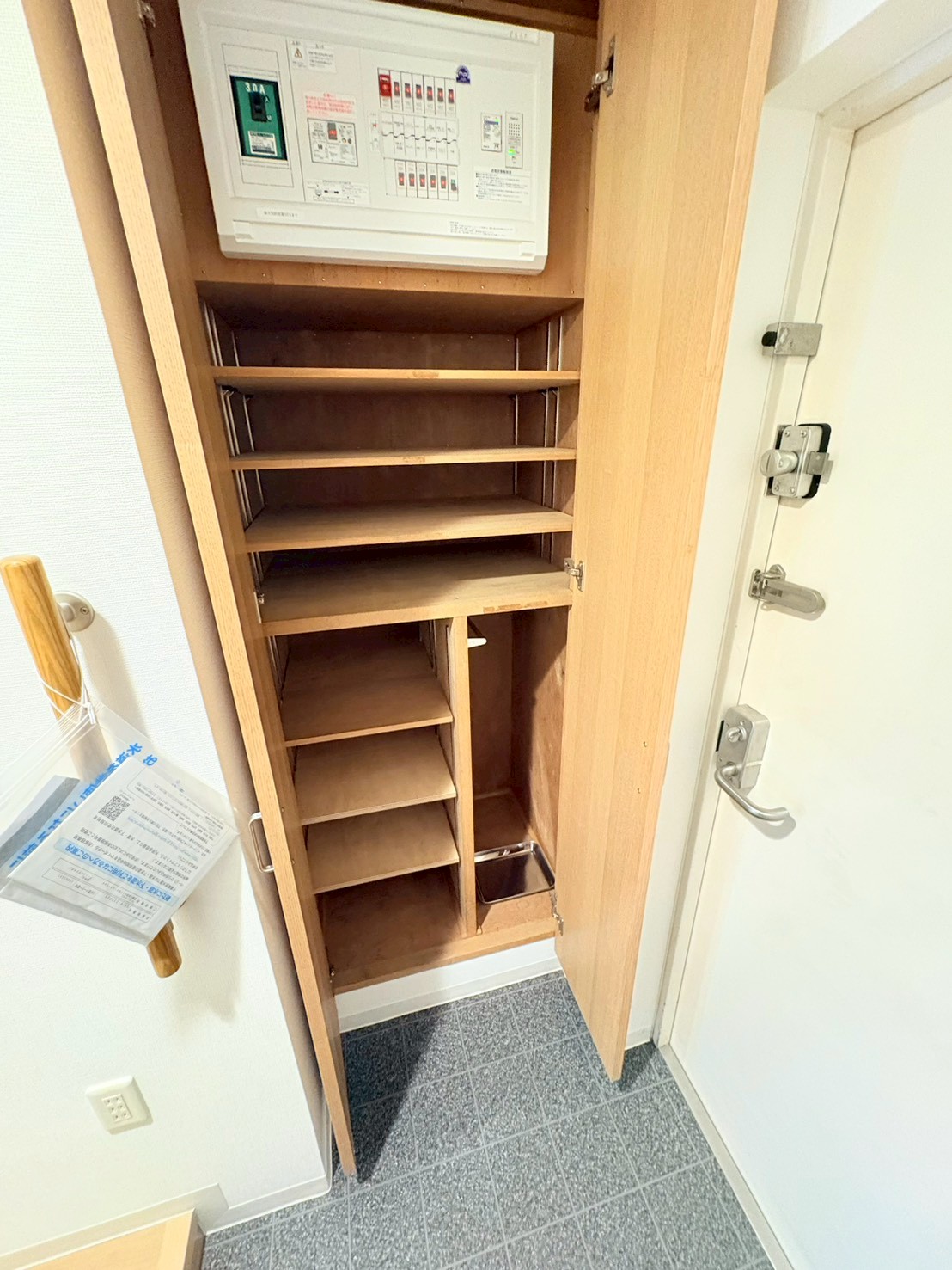 アートヒル高根台>玄関収納