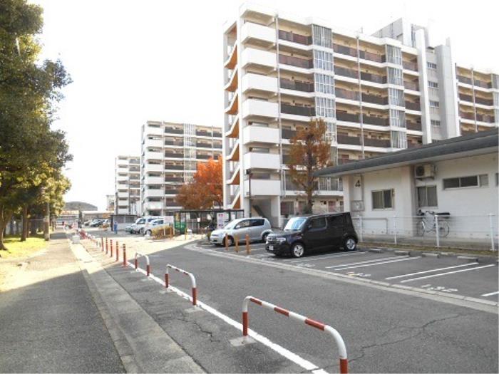 東門真団地>駐車場