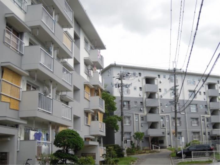 泉北竹城台一丁団地>)外観②)
