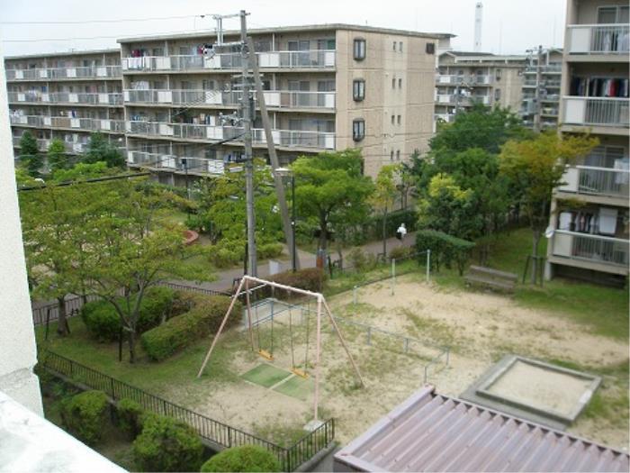 敷地内の遊び場