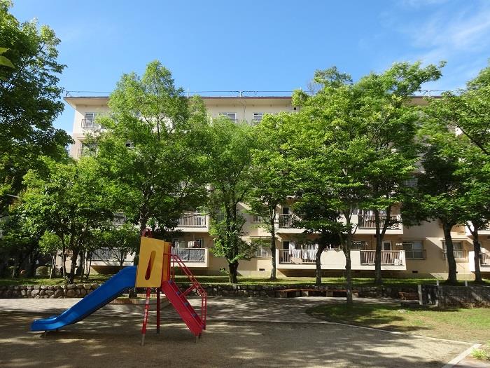 西大和星和台団地>敷地内