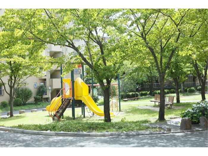千里青山台団地>敷地内①