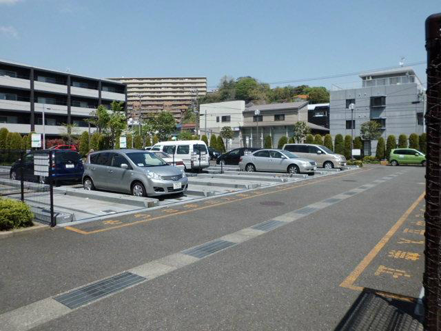 コンフォール永田東＞駐車場