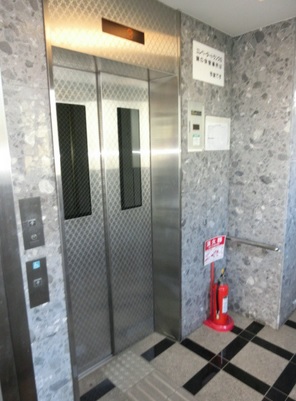クレール・赤塚＞エレベーター